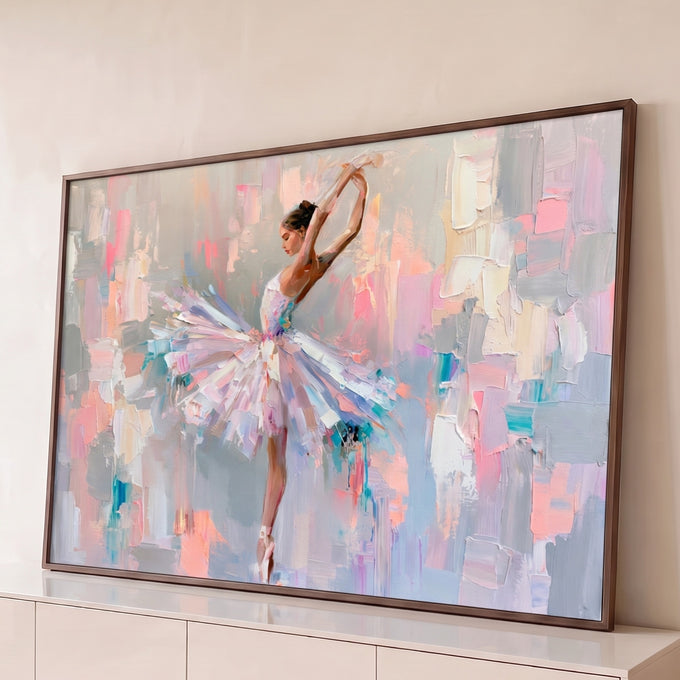 Quadro Decorativo Grande Bailarina em Pose para Sala Rosa | quadros decorativos para sala | bailarina em pose de ponta com tutu pastel sobre fundo abstrato texturizado | Porao dos Quadros