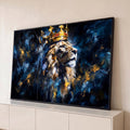 Quadro Decorativo Grande Leão com Coroa Azul para Sala | quadros decorativos para sala | leão de perfil com coroa dourada sobre fundo azul escuro com respingos de tinta | Porao dos Quadros