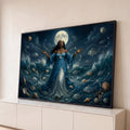Quadro Decorativo Grande Deusa do Mar com Lua para Sala Azul | quadros decorativos para sala | mulher de vestido azul cercada de pérolas e peixes diante de lua cheia sobre o mar | Porao dos Quadros