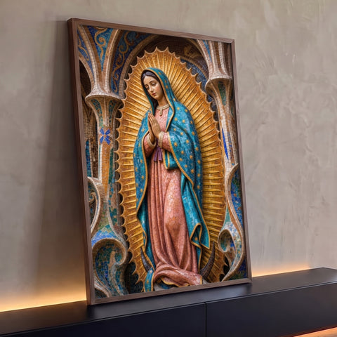 Nossa Senhora de Guadalupe em mosaico, manto azul estrelado e raios dourados, quadro decorativo