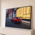 Porsche 911 GT3 vermelho com aerofólio e rodas douradas em rua urbana ao entardecer, quadro decorativo