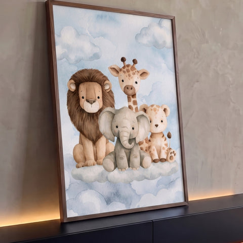 Leão, girafa, elefante e filhote de leopardo em aquarela sentados sobre nuvens azuis, quadro decorativo