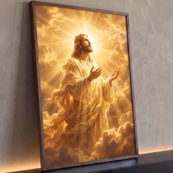 Quadro Decorativo Grande Jesus Cristo Luz Dourada para Sala | quadros decorativos para sala | Jesus Cristo de manto branco e dourado com braços abertos entre nuvens iluminadas | Porao dos Quadros