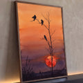 Aquarela de três corvos em árvore seca diante de sol vermelho e céu laranja ao entardecer, quadro decorativo