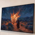 Quadro Decorativo Grande Sarça Ardente para Sala Azul | quadros decorativos para sala | homem de manto observa arbusto em chamas sob céu noturno azul em espirais | Porao dos Quadros