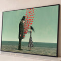 Casal surreal com homem de musgo e cartola e mulher de bolinhas entre corações vermelhos, quadro decorativo