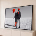 Quadro Decorativo Grande Casal Estilo para Sala Preto | quadros decorativos para sala | casal estiloso em preto, branco e vermelho posando num deserto de sal branco | Porao dos Quadros