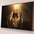 Quadro Decorativo Grande Jesus Rei Dourado para Sala | quadros decorativos para sala | homem com coroa dourada e mãos erguidas sob raios de luz divina | Porao dos Quadros