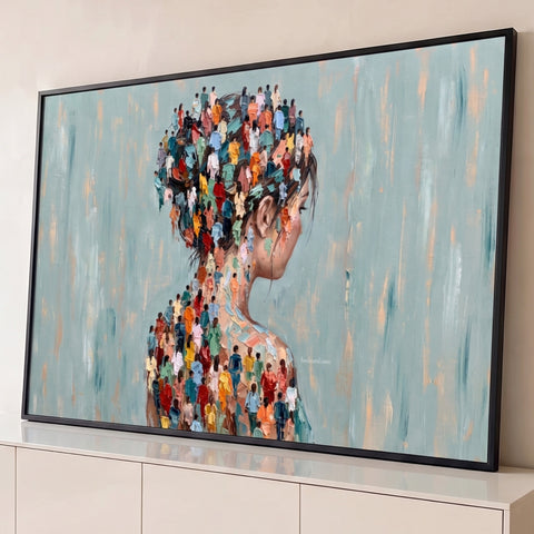 Mulher de perfil com cabelo e corpo formados por multidão colorida, óleo sobre fundo verde, quadro decorativo