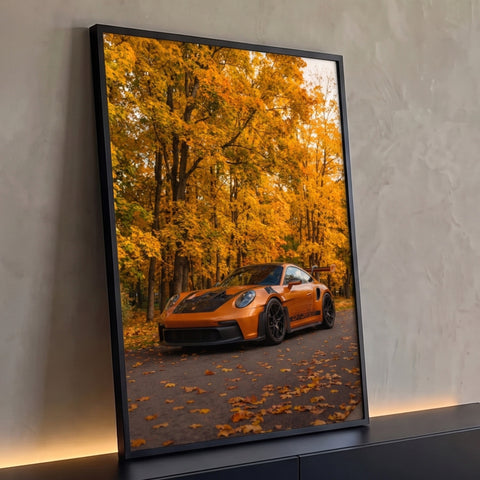 Porsche 911 GT3 RS laranja em estrada coberta de folhas sob árvores de outono, quadro decorativo