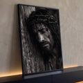 Quadro Decorativo Grande Jesus Preto e Branco para Sala | quadros decorativos para sala | homem com coroa de espinhos e sangue no rosto em retrato preto e branco | Porao dos Quadros