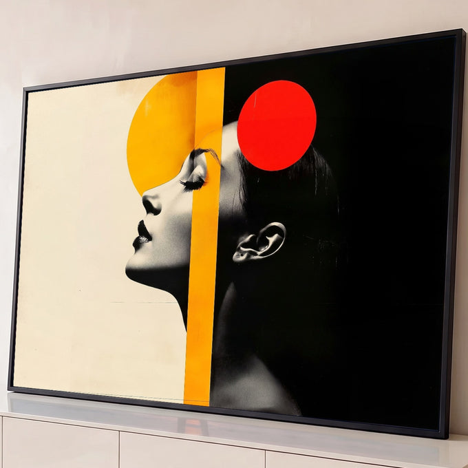 Perfil de mulher em preto e branco com círculos amarelo e vermelho em colagem Bauhaus, quadro decorativo