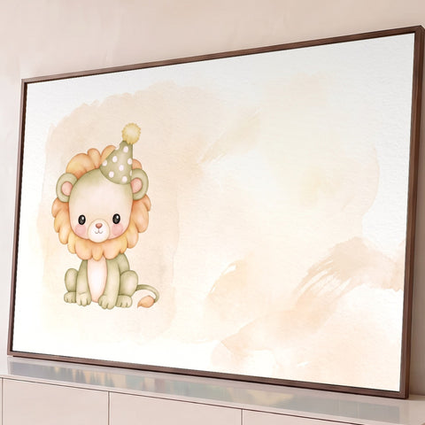 Leãozinho fofo de chapéu de festa com bolinhas em aquarela sobre fundo bege suave, quadro decorativo