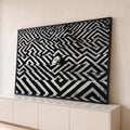 Quadro Decorativo Grande Rosto para Sala Preto | quadros decorativos para sala | rosto feminino emergindo de tecido com padrão labiríntico preto e branco | Porao dos Quadros