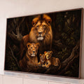 Quadro Decorativo Grande Família de Leões Leoa para Sala | quadros decorativos para sala | família de leões com leão, leoa e dois filhotes em floresta escura | Porao dos Quadros