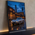 Quadro Decorativo Grande Corvette Prateado para Sala Azul | quadros decorativos para sala | carro esportivo clássico prateado em rua molhada à noite com prédio industrial ao fundo | Porao dos Quadros