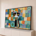 Quadro Decorativo Grande Gato Preto para Sala Dourado | quadros decorativos para sala | gato preto e branco estilizado com padrões dourados sobre fundo em mosaico colorido | Porao dos Quadros