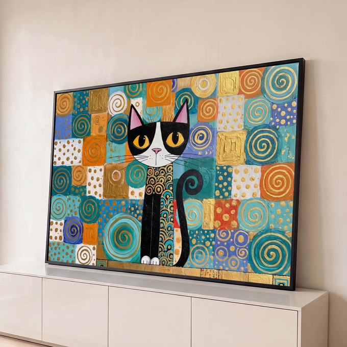 Quadro Decorativo Grande Gato Preto para Sala Dourado | quadros decorativos para sala | gato preto e branco estilizado com padrões dourados sobre fundo em mosaico colorido | Porao dos Quadros