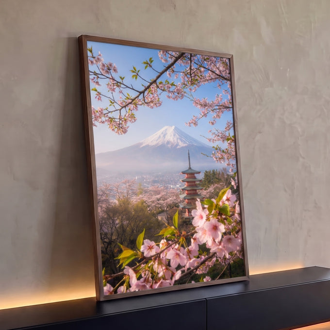 Quadro Decorativo Grande Paisagem Monte Fuji para Sala Rosa | quadros decorativos para sala | Monte Fuji nevado com pagoda vermelha entre flores de cerejeira rosa em primeiro plano | Porao dos Quadros