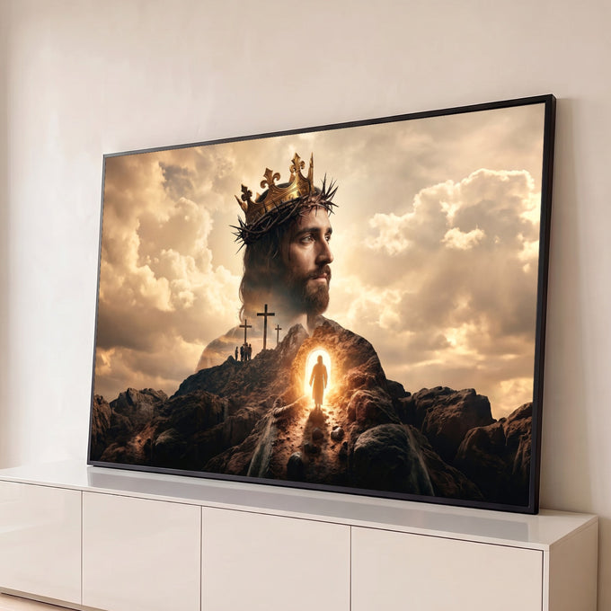 Quadro Decorativo Grande Jesus Coroa Dourada para Sala | quadros decorativos para sala | rosto de Jesus com coroa de espinhos e dourada sobre montanha com três cruzes e túmulo iluminado | Porao dos Quadros