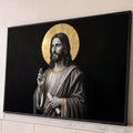 Jesus Cristo abençoando com pergaminho, auréola dourada Alfa e Ômega sobre fundo preto, quadro decorativo