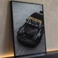 Porsche 911 RWB preto visto de cima sobre concreto cinza, faixa Rauh-Welt no para-brisa, quadro decorativo