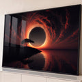 Quadro Decorativo Grande Eclipse Solar para Sala Laranja | quadros decorativos para sala | eclipse solar com nuvens de fogo e árvore solitária refletida no lago | Porao dos Quadros