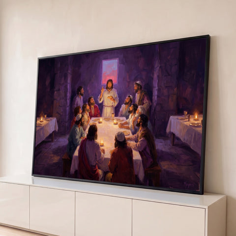 Jesus de pé abençoa o pão na Santa Ceia com apóstolos, velas e luz roxa em pintura a óleo, quadro decorativo