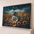 Quadro Decorativo Grande Astronauta Sentado para Sala | quadros decorativos para sala | astronauta sentado em campo de girassóis com céu estrelado refletido no capacete | Porao dos Quadros