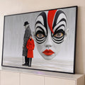 Quadro Decorativo Grande Rosto Pintado para Sala Preto | quadros decorativos para sala | rosto gigante com pintura facial preto e branco e lábios vermelhos ao lado de dois bonecos | Porao dos Quadros