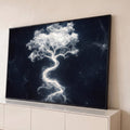 Quadro Decorativo Grande Árvore de Luz para Sala Preto | quadros decorativos para sala | árvore formada por partículas de luz branca com raízes sinuosas sobre céu estrelado escuro | Porao dos Quadros