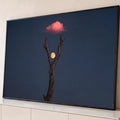 Quadro Decorativo Grande Lua Cheia Galhos para Sala Azul | quadros decorativos para sala | lua cheia entre galhos secos de árvore com nuvem rosa ao fundo noturno | Porao dos Quadros