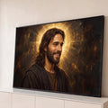 Quadro Decorativo Grande Jesus Auréola para Sala Dourado | quadros decorativos para sala | retrato de Jesus Cristo sorrindo com halo dourado radiante sobre fundo escuro | Porao dos Quadros