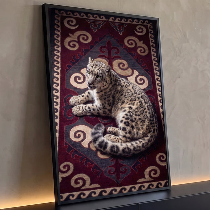 Quadro Decorativo Grande Leopardo das Neves para Sala | quadros decorativos para sala | leopardo-das-neves deitado sobre tapete ornamentado em vermelho e azul | Porao dos Quadros