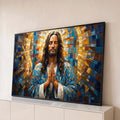 Jesus de olhos fechados e mãos postas em oração, estilo vitral mosaico azul e dourado, quadro decorativo