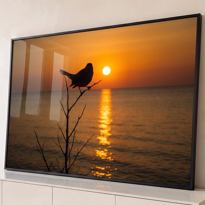 Quadro Decorativo Grande Pássaro em Silhueta para Sala | quadros decorativos para sala | pássaro em silhueta sobre galho seco com pôr do sol refletido no mar | Porao dos Quadros
