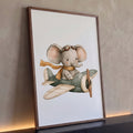 Elefantinho aviador com óculos e cachecol pilotando avião verde vintage em aquarela, quadro decorativo