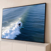 Quadro Decorativo Grande Surf em Movimento para Sala Azul - Borda Infinita / 65x100cm
