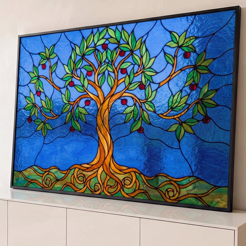 Árvore da vida em vitral com tronco dourado, folhas verdes e maçãs vermelhas sobre azul, quadro decorativo