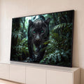 Pantera negra de olhos verdes caminhando na chuva entre folhagens da floresta tropical, quadro decorativo