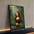 Quadro Decorativo Grande Mona Lisa para Sala Verde | quadros decorativos para sala | retrato de mulher com pose da Mona Lisa cercada por folhagem tropical densa e flores coloridas | Porao dos Quadros