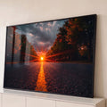 Quadro Decorativo Grande Pôr do Sol Rua Arborizada para Sala | quadros decorativos para sala | rua vazia com sol intenso ao fundo entre árvores e raios de luz alaranjados | Porao dos Quadros