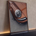 Quadro Decorativo Grande Farol Laranja para Sala | quadros decorativos para sala | farol redondo cromado em carro esportivo cor cobre, vista aproximada do capô | Porao dos Quadros