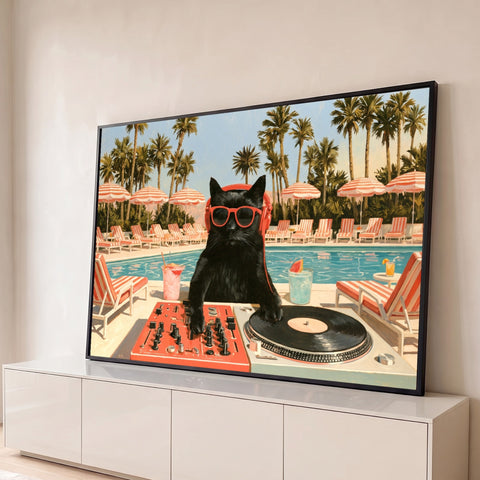 Gato preto de óculos e fone tocando vinil em mixer à beira da piscina com palmeiras, quadro decorativo