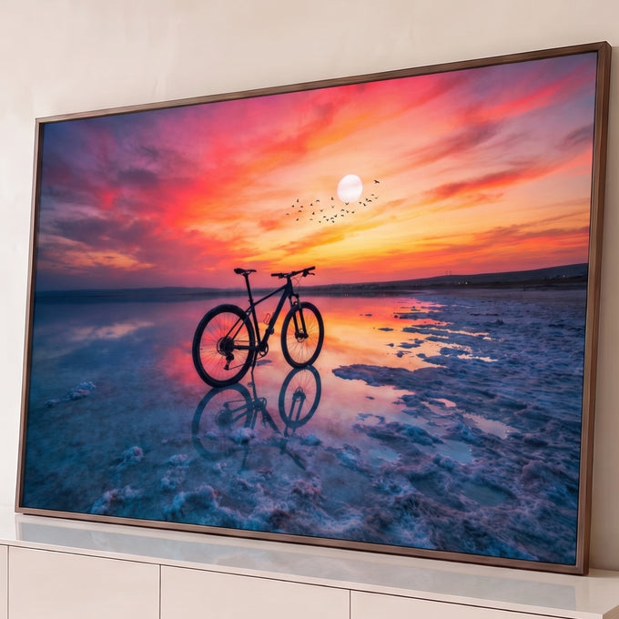 Quadro Decorativo Grande Bicicleta para Sala Rosa | quadros decorativos para sala | bicicleta sobre deserto de sal refletido com pôr do sol rosa e laranja ao fundo | Porao dos Quadros