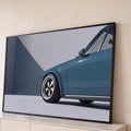 Porsche 911 clássico azul petróleo em close na roda Fuchs, fundo cinza minimalista, quadro decorativo