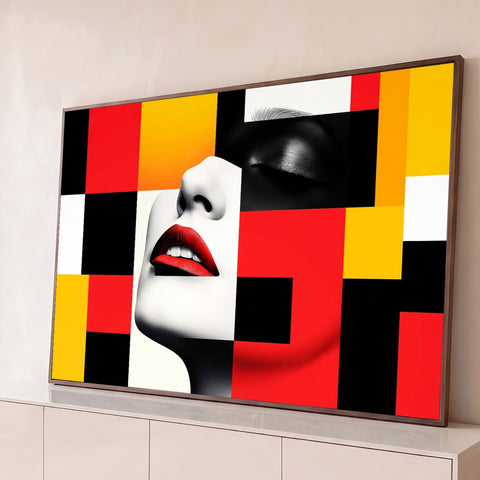 Rosto de mulher em preto e branco com lábios vermelhos entre blocos geométricos coloridos, quadro decorativo