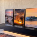 Quadro Decorativo Kit 3 Telas Praia Dente de Leão para Sala | quadros decorativos para sala | tríptico com praia ao entardecer, dente-de-leão em contraluz e surfista em onda dourada | Porao dos Quadros
