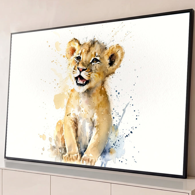 Filhote de leão sorrindo em aquarela dourada com respingos azuis sobre fundo branco, quadro decorativo