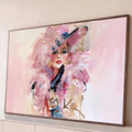 Quadro Decorativo Grande Mulher Elegante para Quarto Rosa | quadros decorativos para sala | mulher elegante com chapéu e penas rosa, luva preta no queixo | Porao dos Quadros